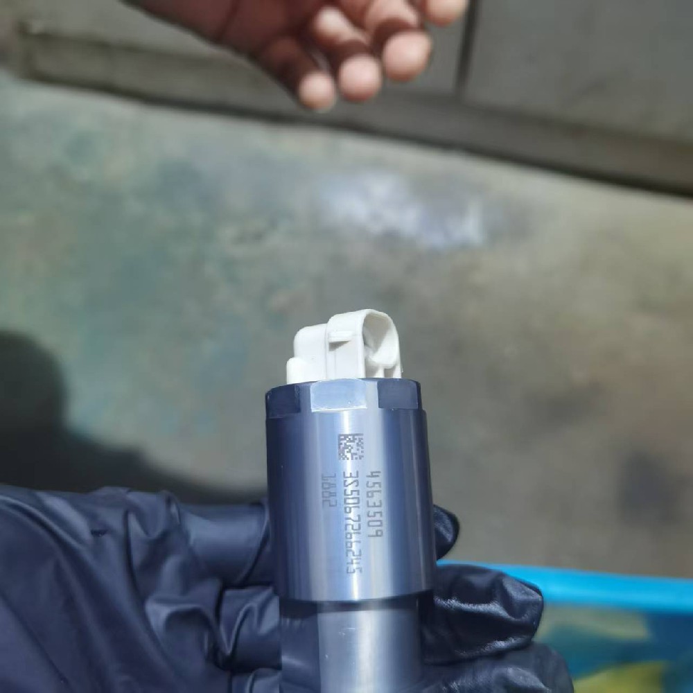 Injector 5686288 Excellent service high quality, fast delivery original  in stock